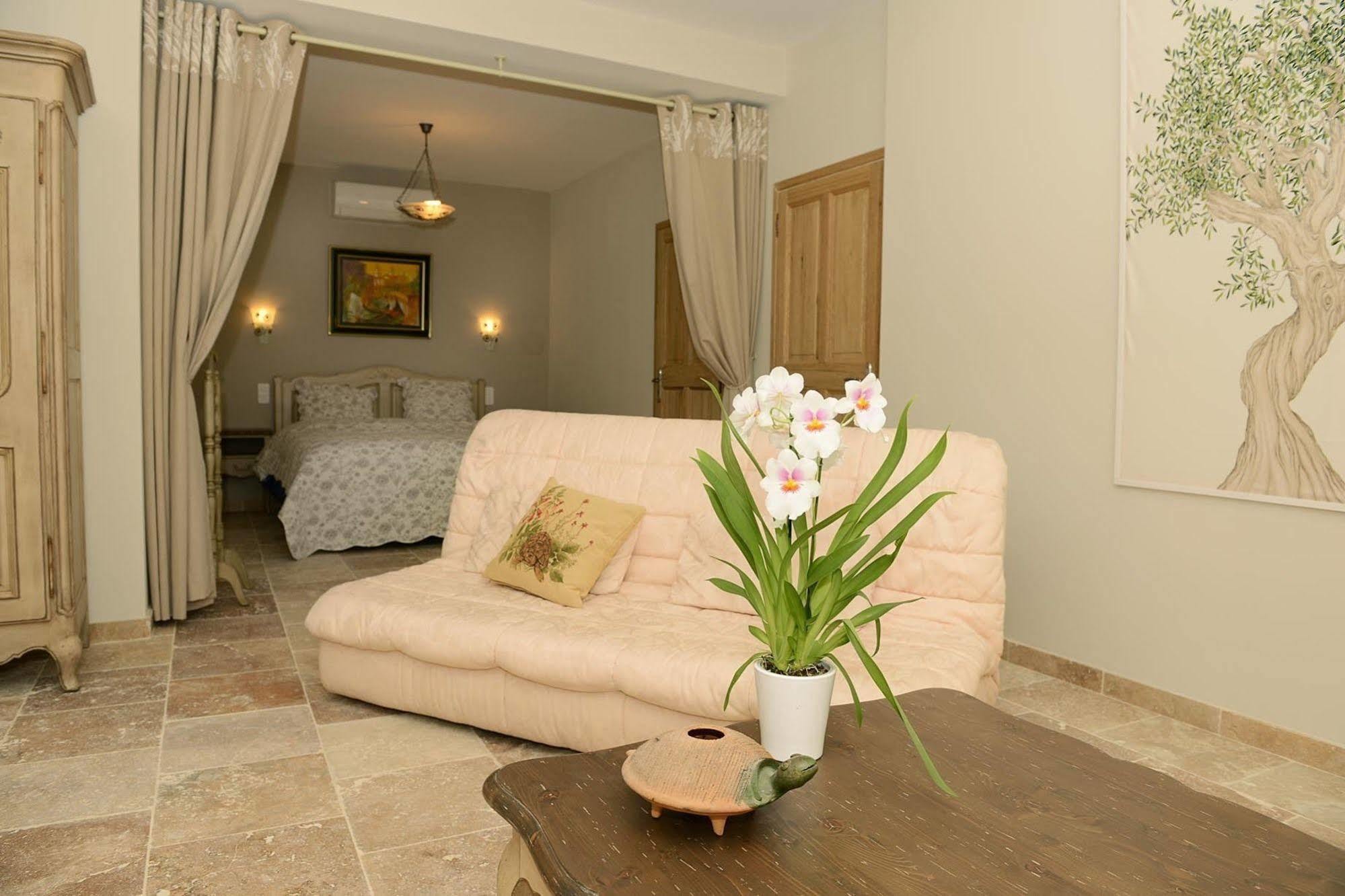 Mas De Carabelle Bed & Breakfast La Roque-Alric Luaran gambar