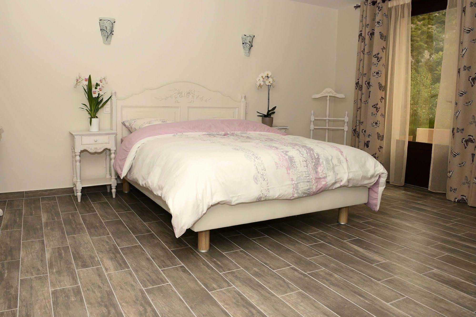 Mas De Carabelle Bed & Breakfast La Roque-Alric Luaran gambar